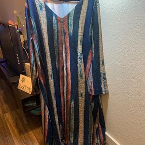 Can be worn as a tunic w/pants or as a dress size 3XL